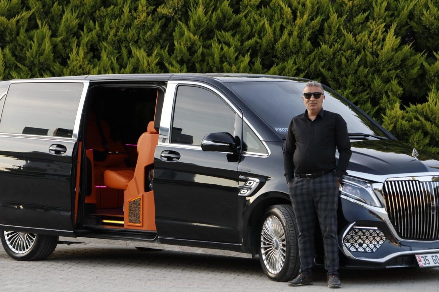 Mercedes Vito VIP transfer aracı - İzmir havalimanı transfer hizmeti ile konforlu ve lüks ulaşım