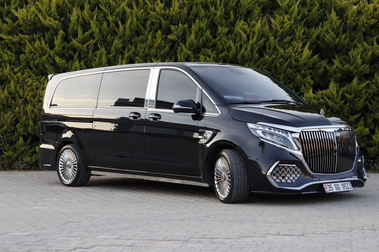 Mercedes Vito lüks VIP transfer aracı - İzmir Adnan Menderes Havalimanı özel karşılama servisi