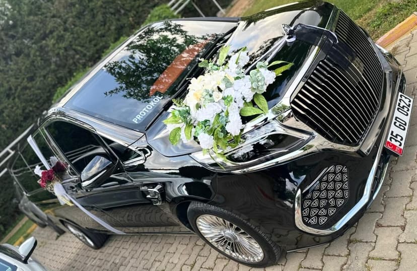 Mercedes Vito iç mekan - Geniş iç hacim, karşılıklı oturma düzeni, USB şarj ve klima ile lüks VIP transfer İzmir